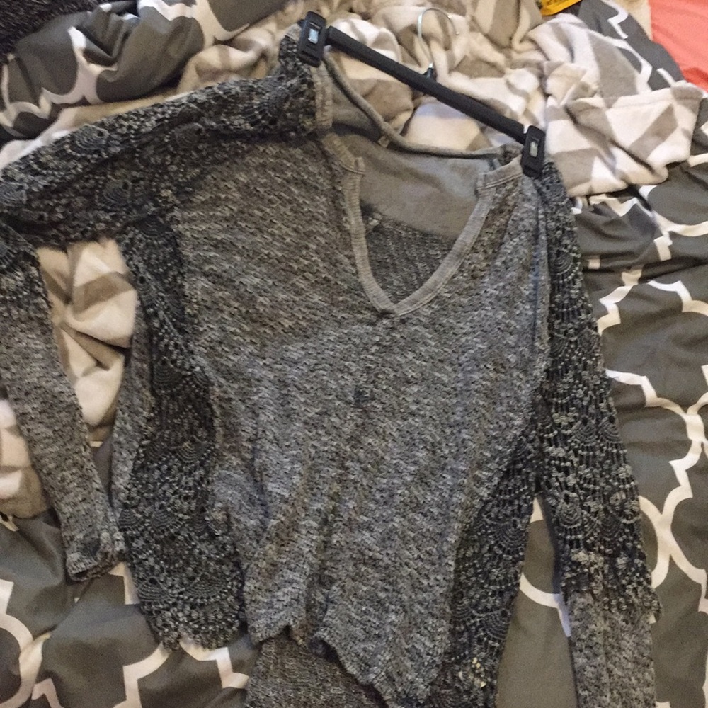 Gimmicks Small black pull over